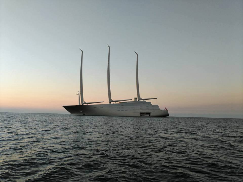  Lo yacht più grande del mondo a Marina di Ragusa: vale 460 mln di dollari