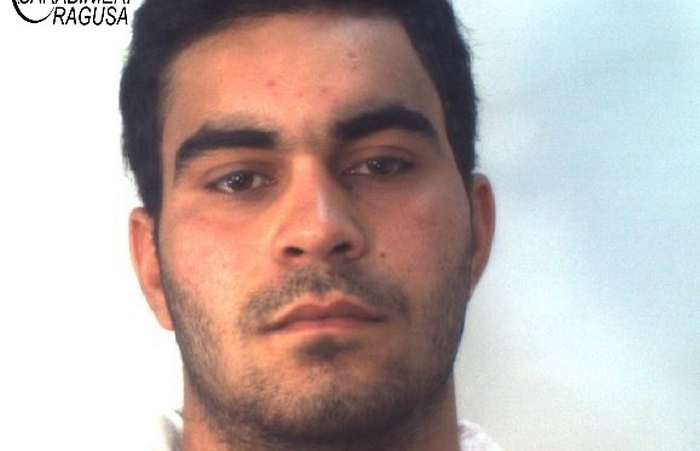 Hashish nelle tasche del giubbotto: fermato 20enne tunisino a Santa Croce