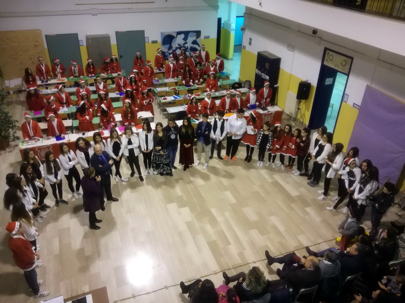  A scuola il Natale non finisce mai: 140 interpreti al concerto del prof. Farini
