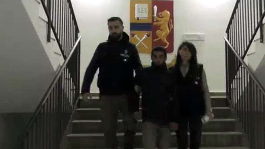  Ragusa, segue le ragazze e si masturba di fronte a loro: arrestato un 25enne