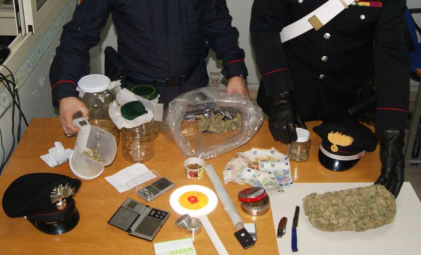  S.Croce: arrestata coppia di spacciatori, sequestrato mezzo chilo di droga