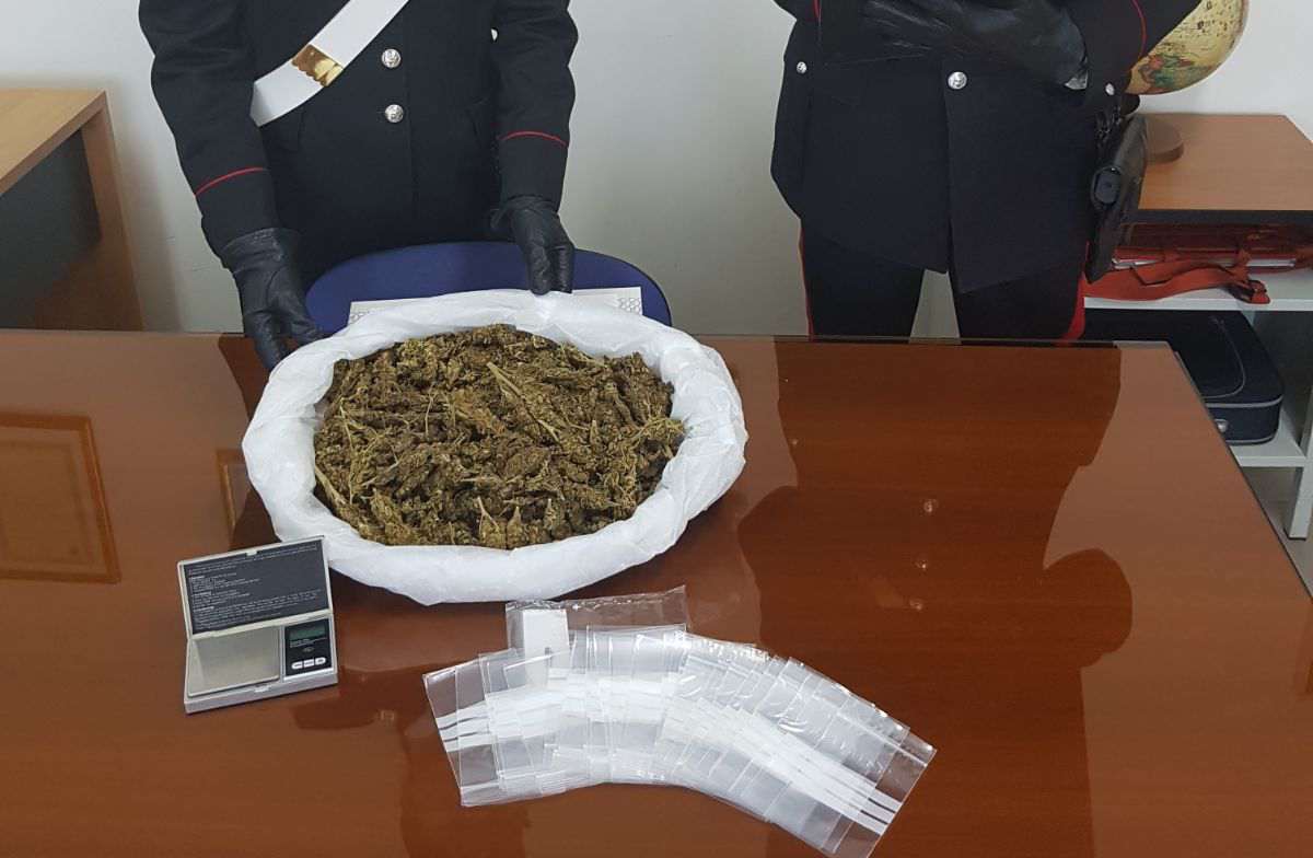  Pozzallo – La pescheria della droga: arrestati padre e figlio con 1 kg di marijuana