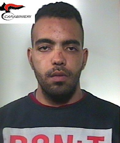 Modica – Tenta di estorcere denaro alla madre e picchia la sorella: arrestato dai Carabinieri