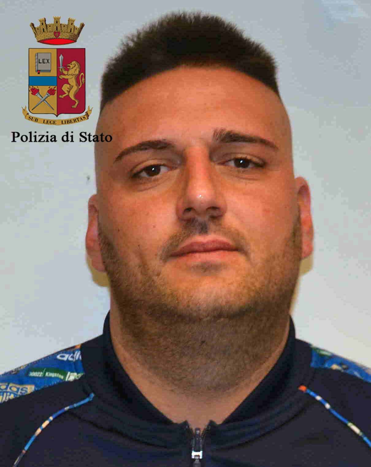  Vittoria – La Polizia bussa alla porta e lui getta la droga dalla finestra: arrestato