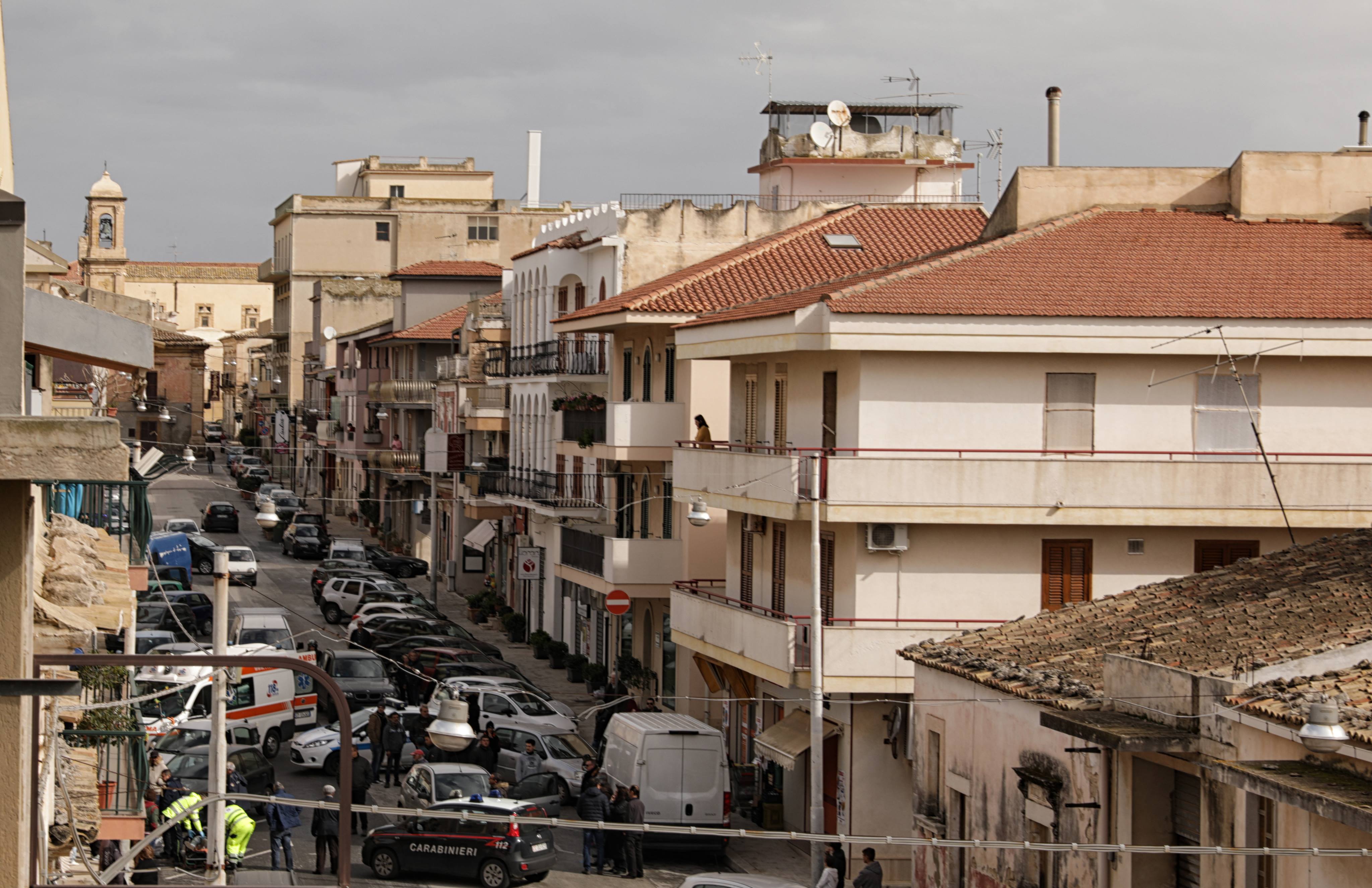  Domenica agitata in via Caucana: prima l’incidente, poi la rissa FOTO