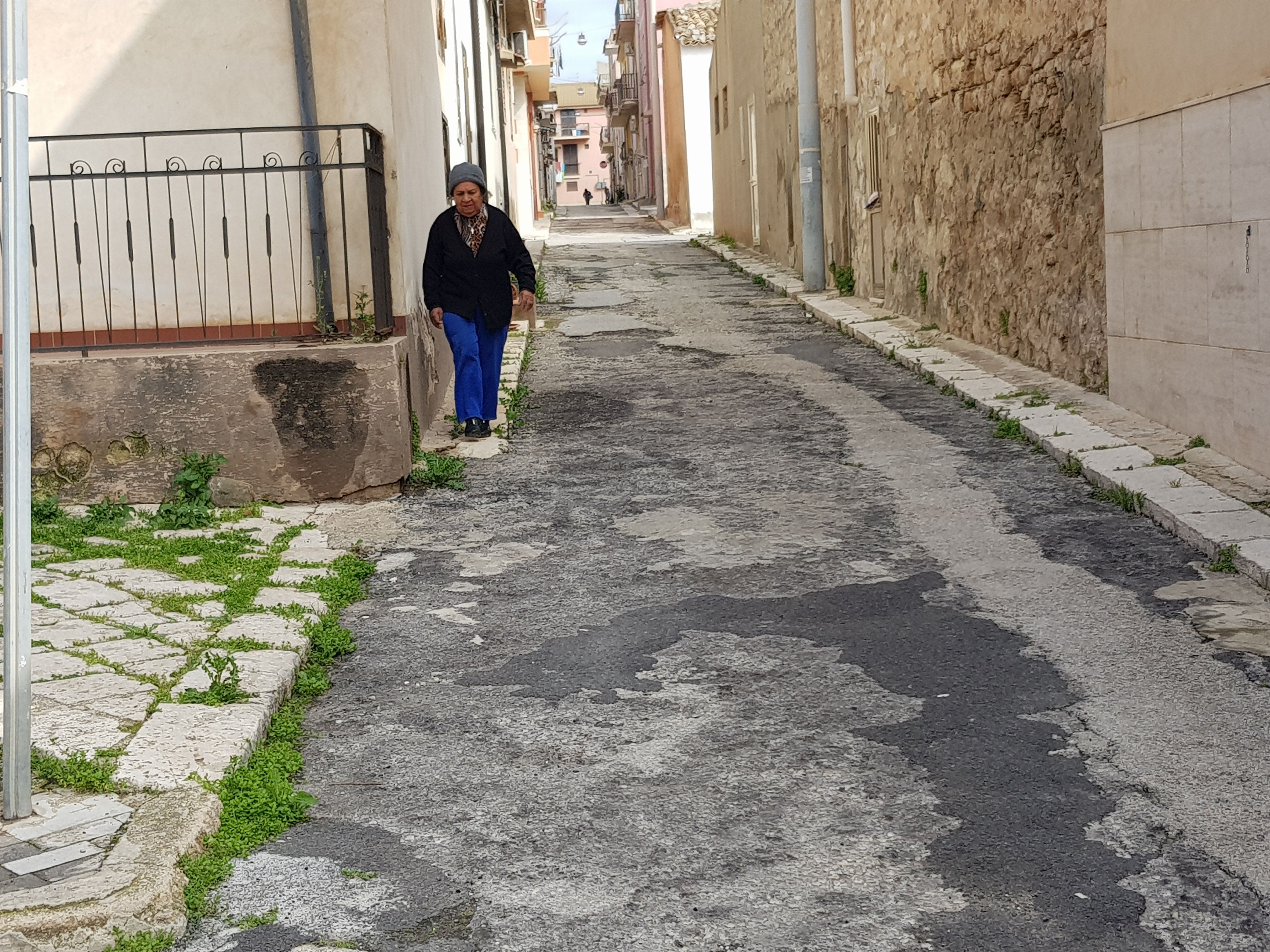  Strade e marciapiedi non sono a misura di bambino: “Urgono interventi”