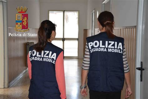  Ragusa – Arrestato marito violento: schiaffi e pugni alla compagna nei pressi della Questura