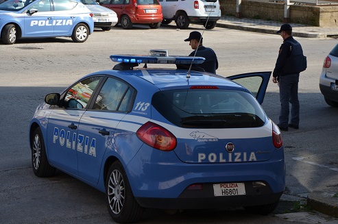  Ragusa: scatto di gelosia, donna rumena aggredisce amico con un coltello