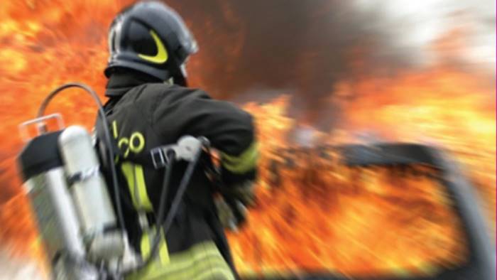  Modica, uomo si dà fuoco nel bagno di casa: inutile l’intervento dei pompieri