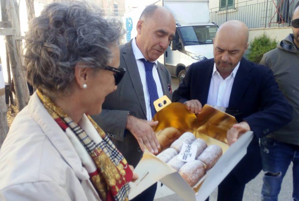  Il sindaco incontra Zingaretti: in regalo un’enorme guantiera di macallè
