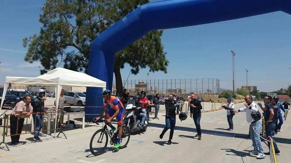  Incremona, domenica da eroe: primo a Vittoria nella Gran Fondo di ciclismo