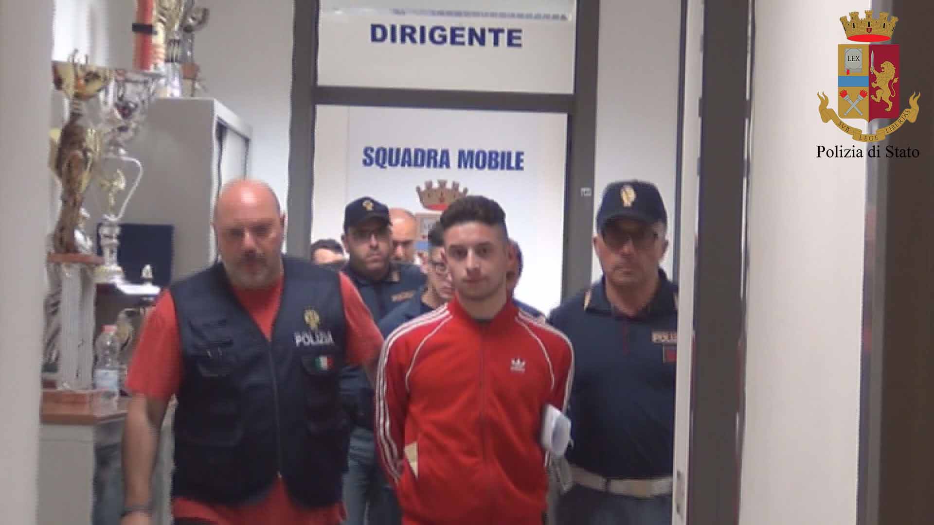  Spaccano le vetrine usando le auto come “arieti”: 5 arresti nel Ragusano