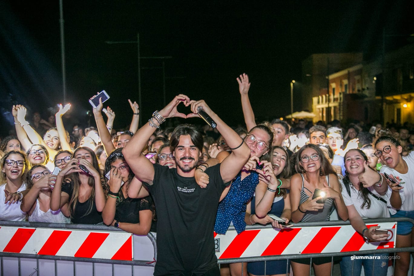  La Notte del Brigante ha fatto centro: ragazzi in festa assieme al “tronista”