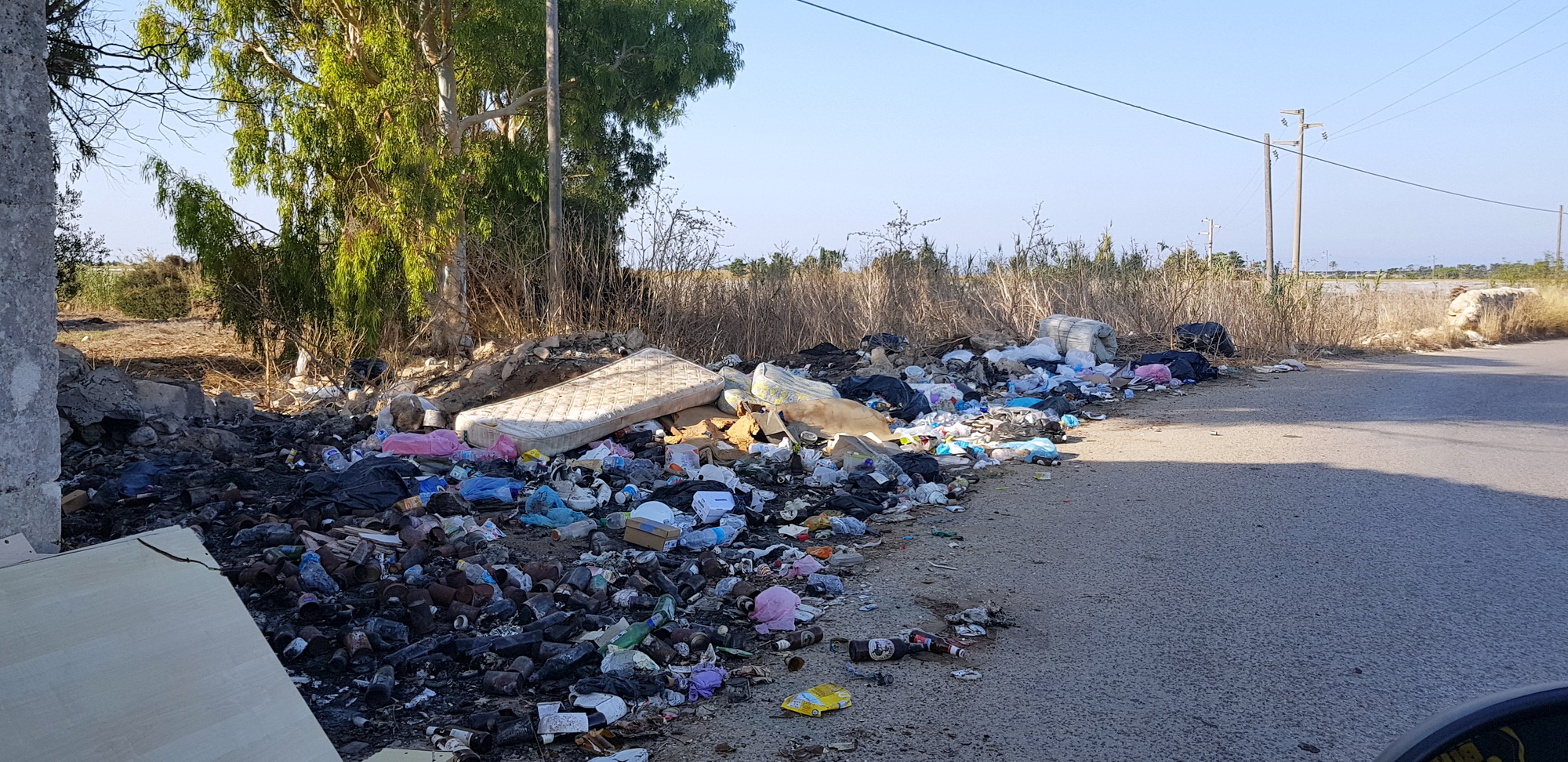  Rifiuti speciali nelle strade e nei siti storici: Fare Ambiente invoca il Prefetto