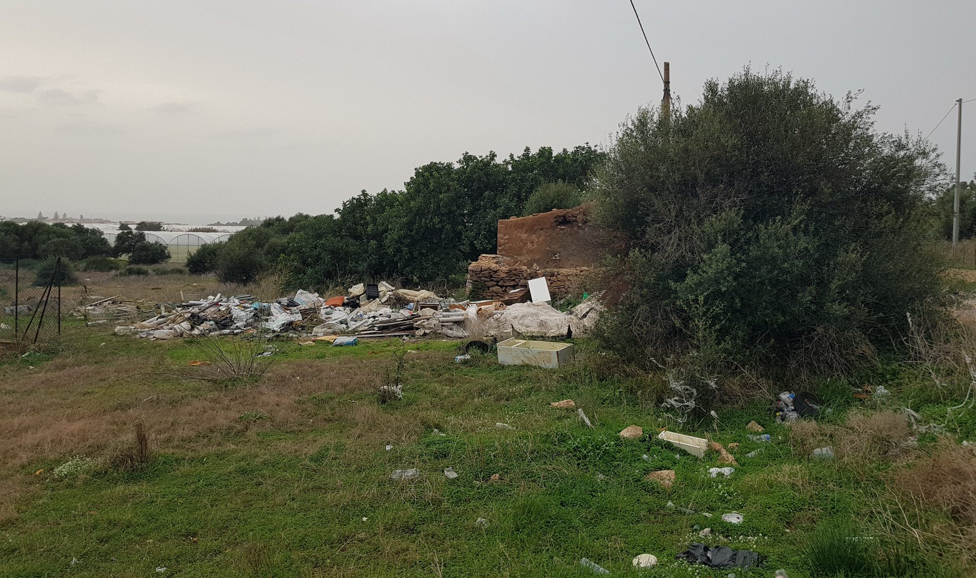  Contrada Comuni e lo scandalo dei rifiuti: eternit e canoe nella discarica