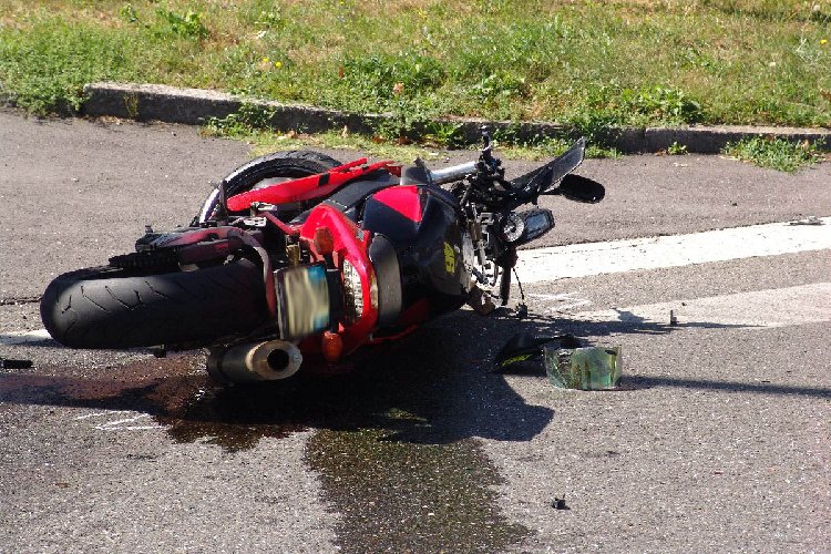  Incidente in moto sulla Santa Croce-Scoglitti: muore rumeno di 42 anni