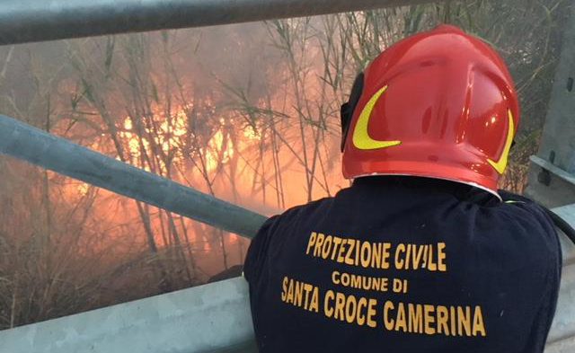  La Protezione Civile doma gli incendi: 76 interventi nel periodo “a rischio”