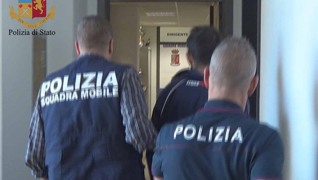  Vittoria, adesca minori anche dai domiciliari: così 21 enne finisce in carcere