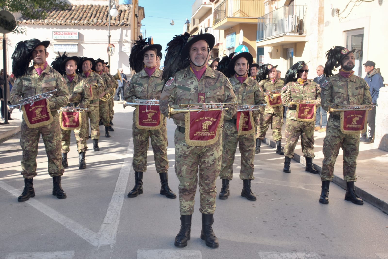  I nostri bersaglieri a Marina di Ragusa: sfilata ed esibizione al lungomare Doria