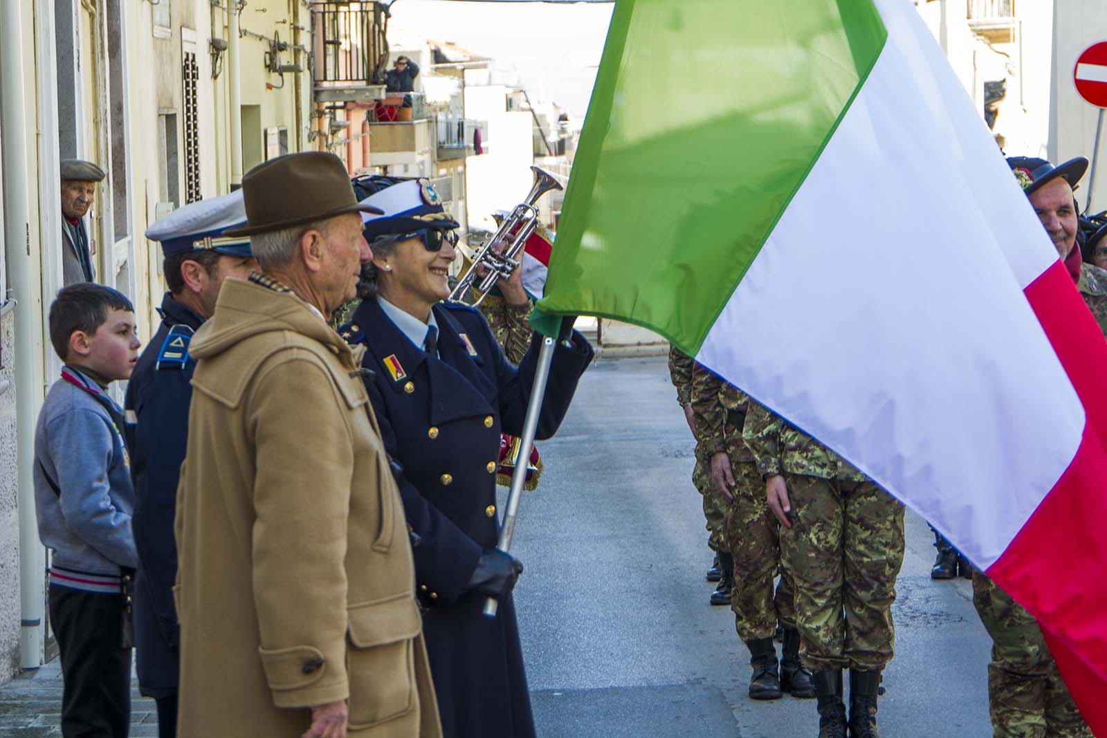  Giovanni Fiorilla dona le bandiere al comando dei vigili: il video