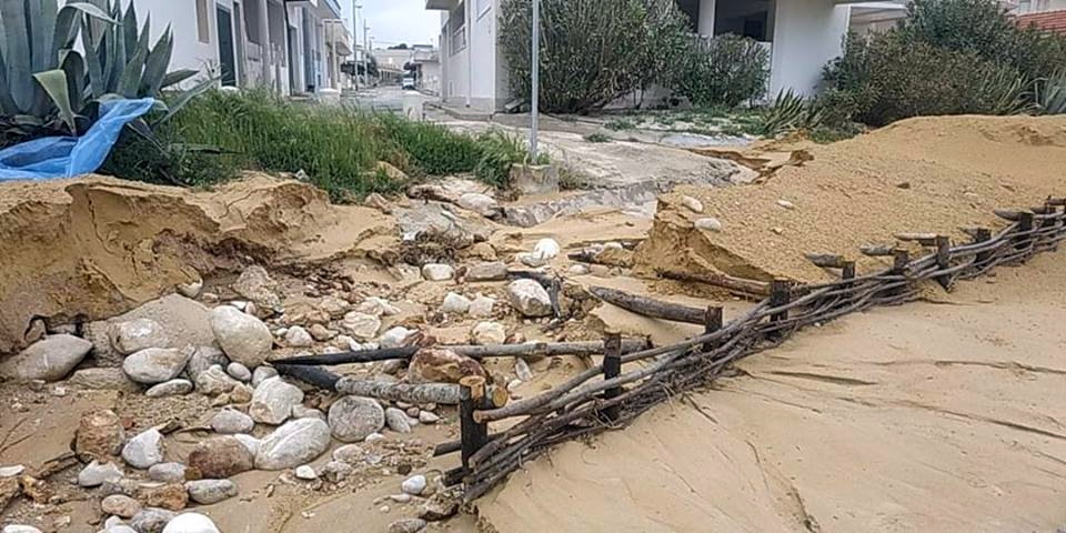  Un mare di danni sulla spiaggia di Casuzze: “Cancellato il ripascimento”