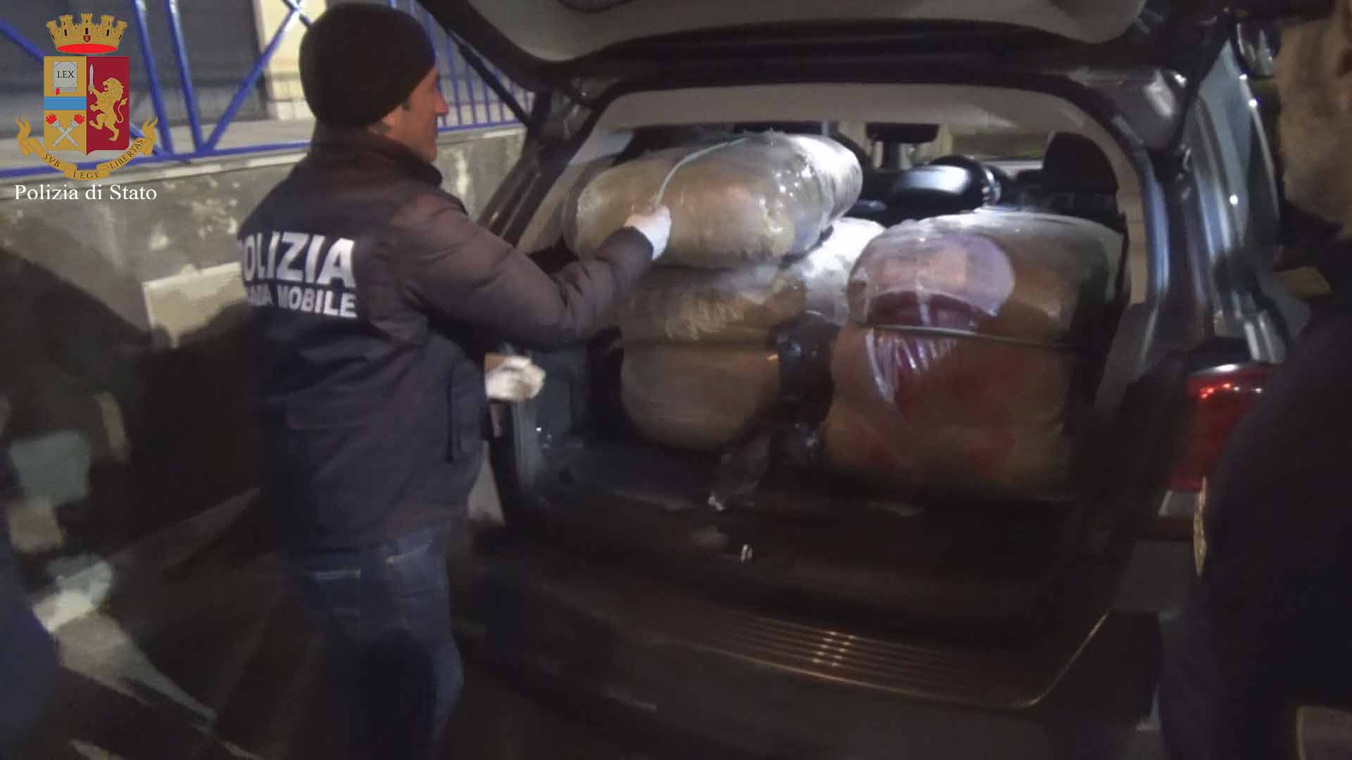  Ragusa, 76 kg di droga nel baule dell’auto: arrestato un vittoriese