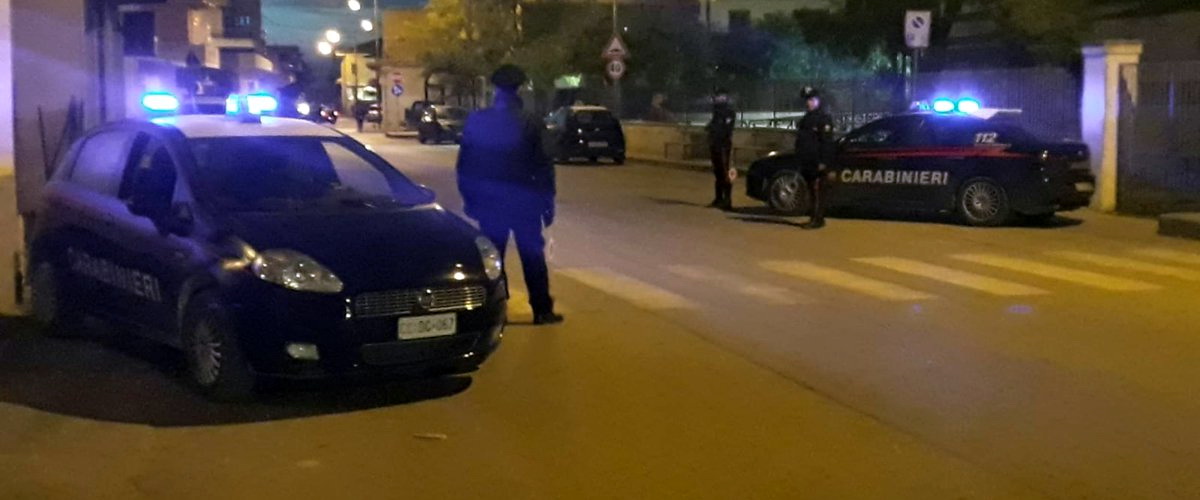  Tentano la spaccata al supermercato: messi in fuga dai carabinieri