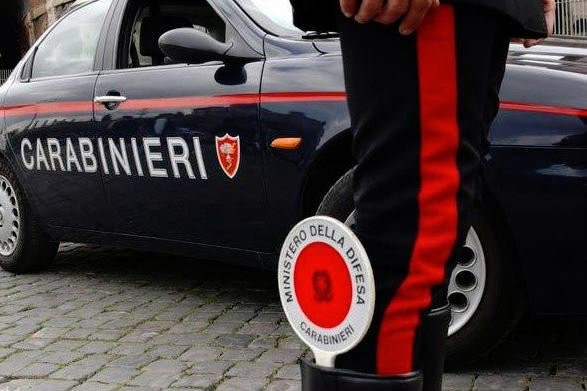  Sorpresi a rubare ortaggi: due carabinieri finiscono ai domiciliari