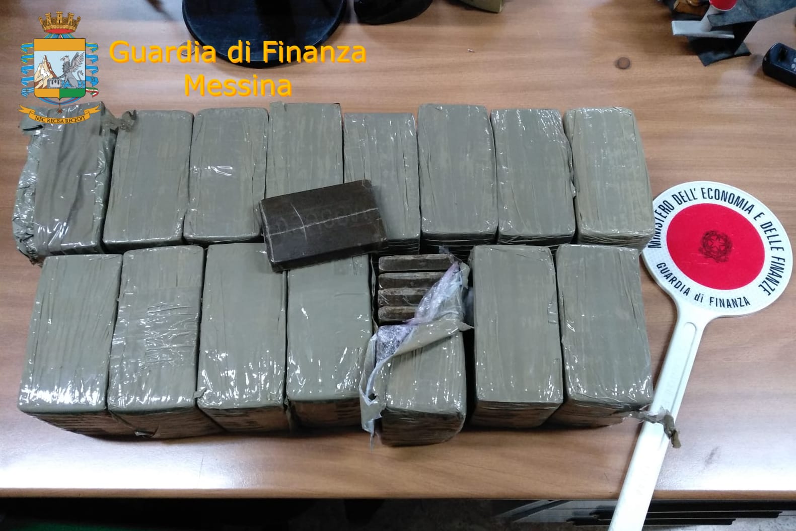  15 kg di hashish sul tir della frutta: arrestato un 56enne di Vittoria