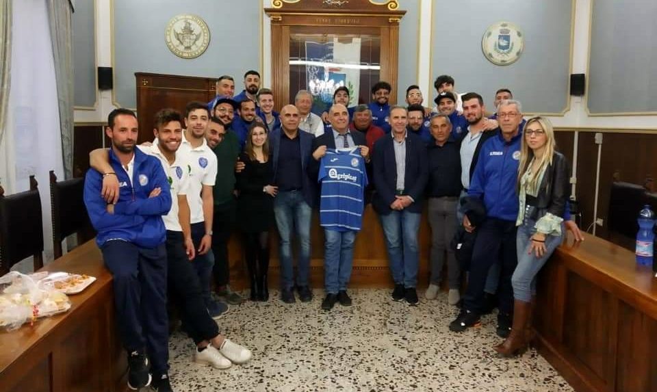  Calcio, la festa si sposta in Municipio: l’Atletico ricevuto dal sindaco