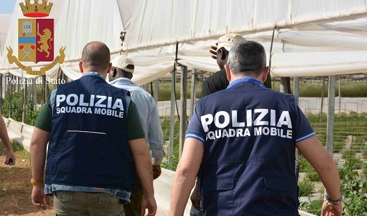  Migranti pagati tre euro l’ora: a Vittoria due denunce per caporalato