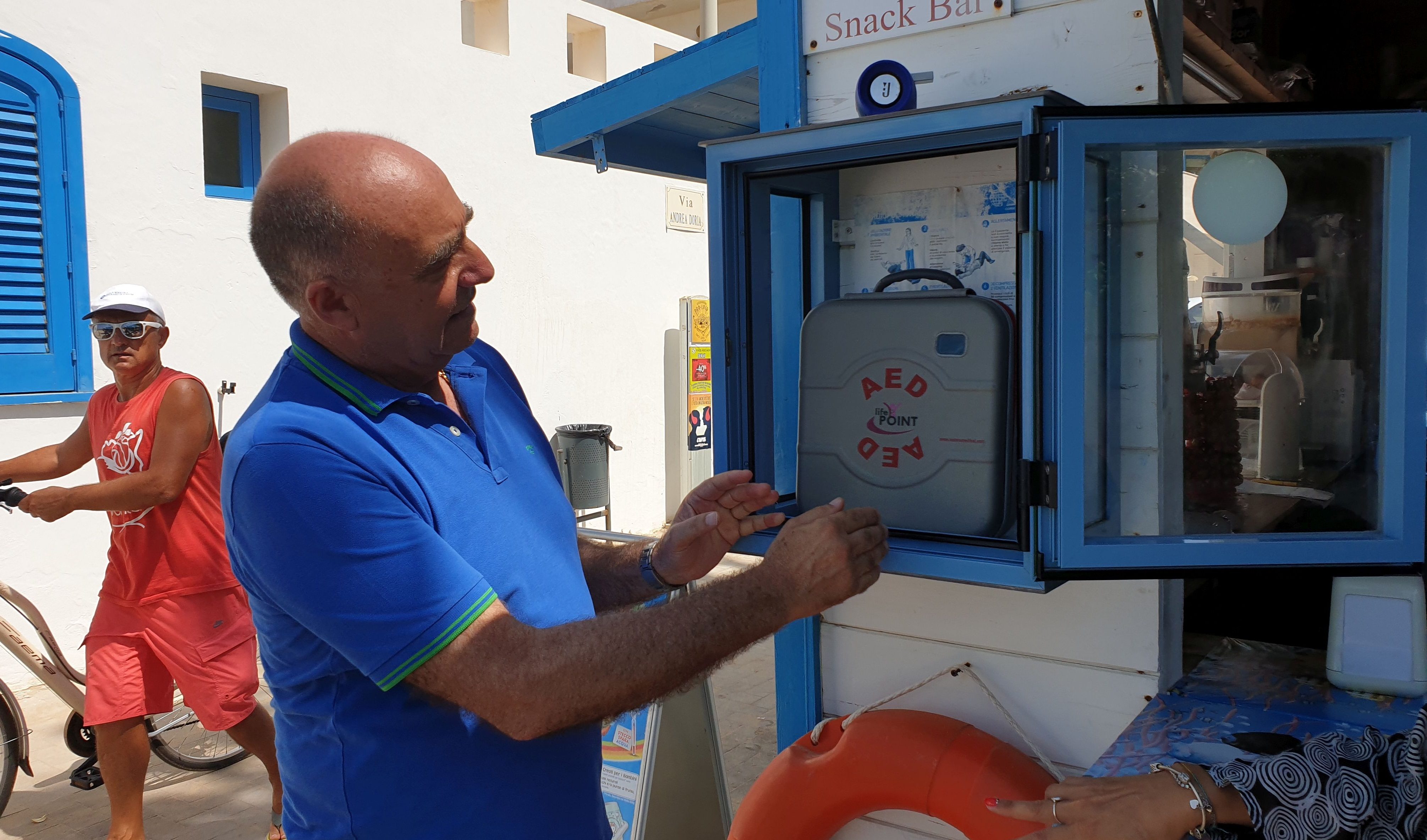  La spiaggia del Palmento più sicura: è tornato il defibrillatore