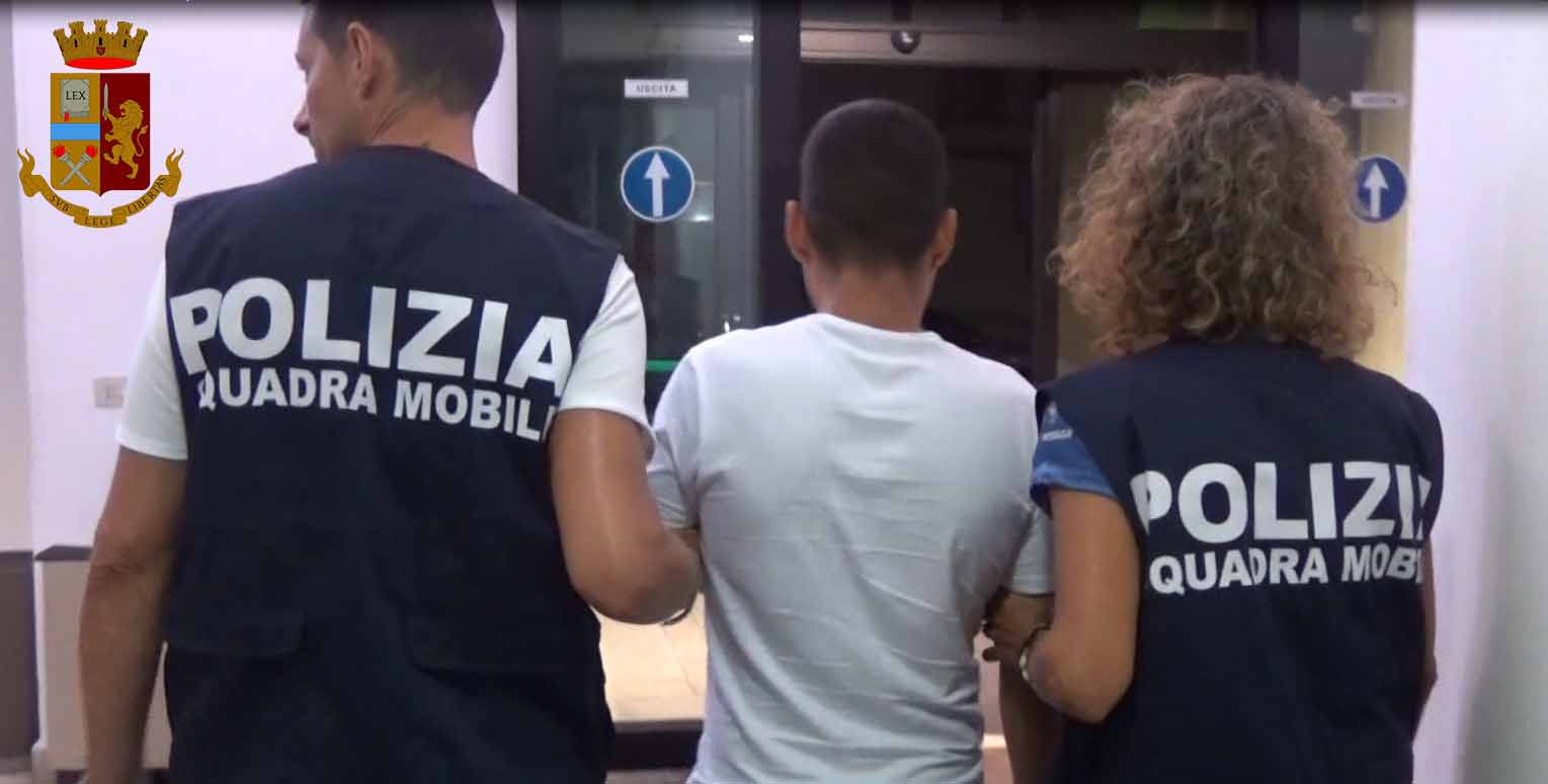  “Mia moglie sta male”: ferma una donna con l’auto e la violenta