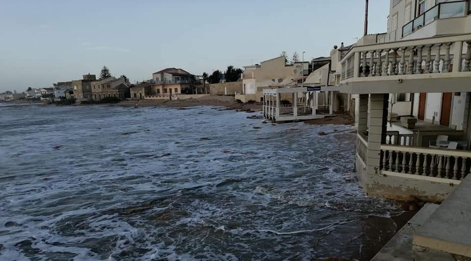  Le spiagge inghiottite dal mare. L’erosione costiera dilaga FOTO