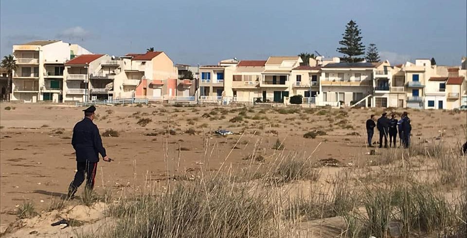  Un cadavere a pezzi è stato ritrovato sulla spiaggia di Scoglitti