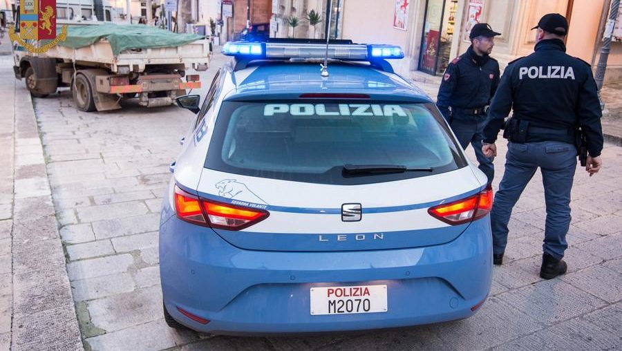 Ragusa – Simula un urgente bisogno e perpetra un furto in un panificio: deferita