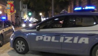  Comiso – Non ha mai preso la patente, sfugge al posto di blocco e aggredisce un agente: arrestato 29enne