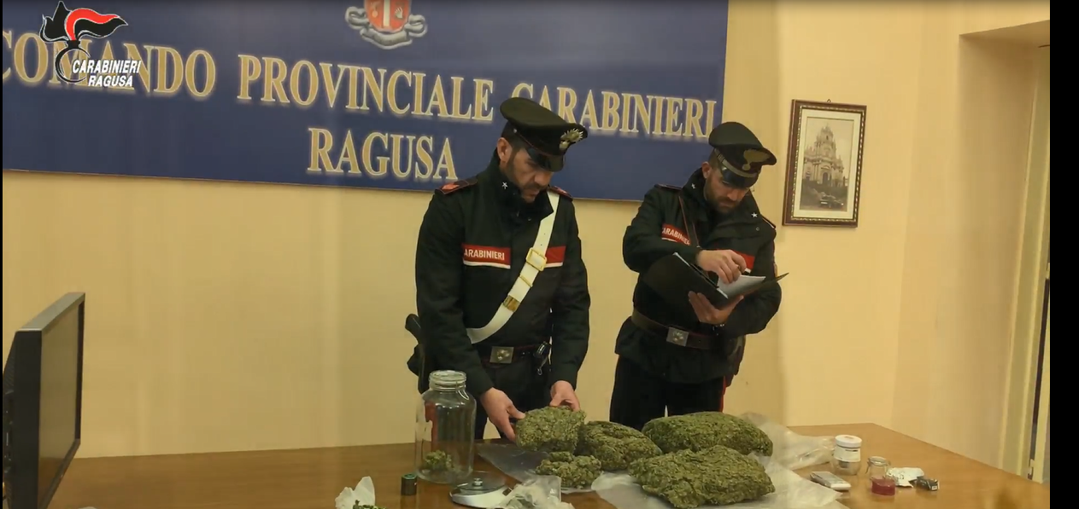  Tre chili di marijuana nella busta della spesa: arrestati due vittoriesi