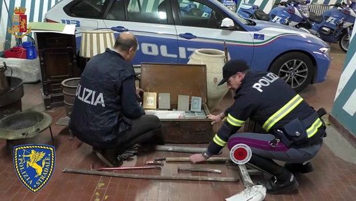  Ruba oggetti da una masseria di S.Croce: danni per un migliaio di euro