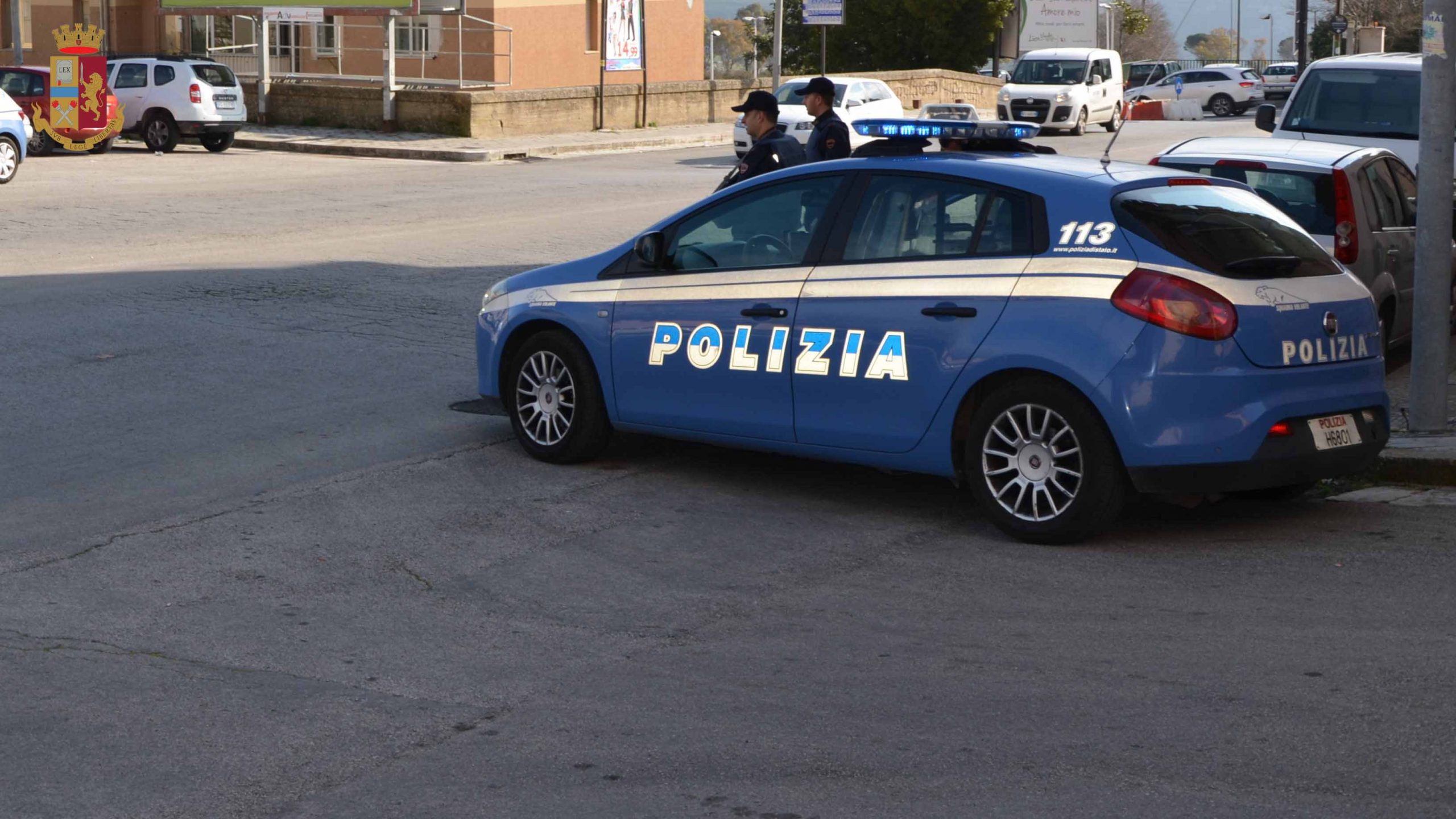  Minaccia di lanciarsi dal ponte. Salvato in extremis dai poliziotti