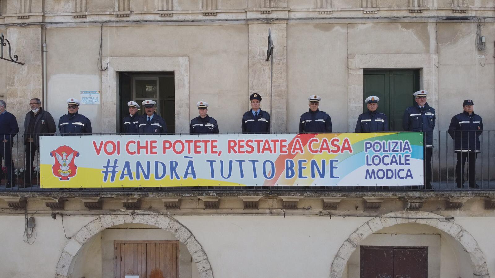  “Halleluja”: la polizia di Modica canta per i cittadini. E il video spopola