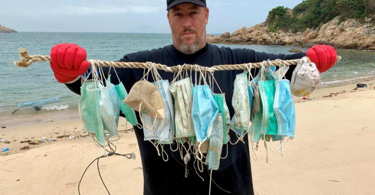 La mascherina anche in spiaggia? La Regione: “Solo in posti affollati”