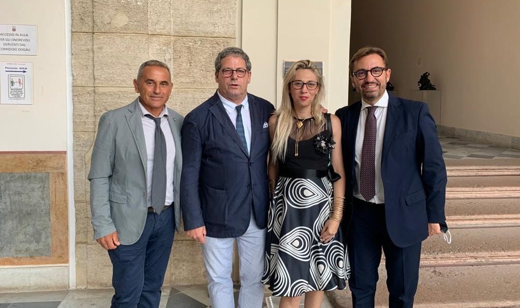 Gravina segue la Santodonato in Forza Italia: ricevuti da Miccichè