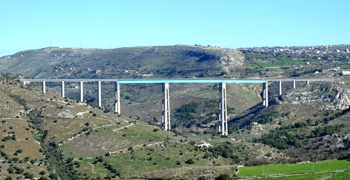  Modica – Tenta il suicidio dal ponte Gurrieri, salvato dai Carabinieri