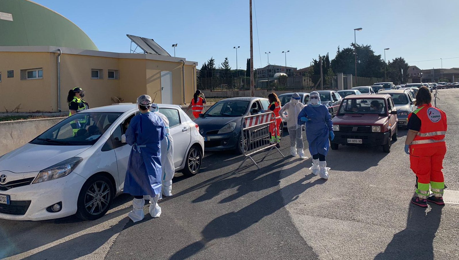  Il drive-in allenta la tensione: zero positivi su 475 persone testate