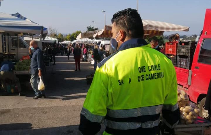  Il mercato del giovedì potrebbe veicolare il contagio: “Va sospeso”