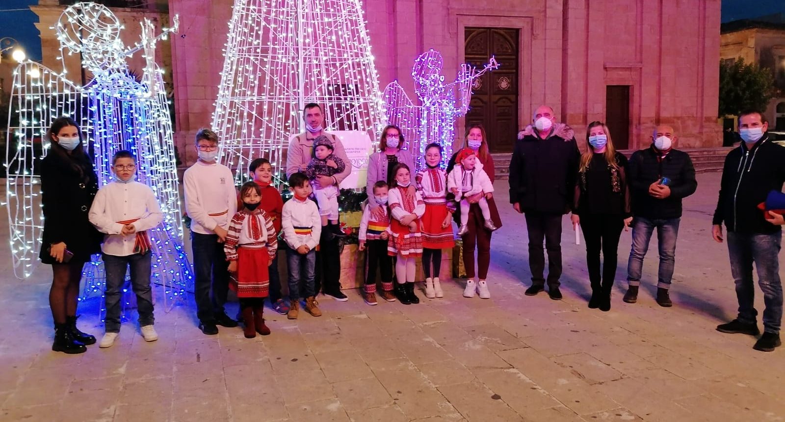  I bambini rumeni cantano le “colinde” della tradizione di Natale