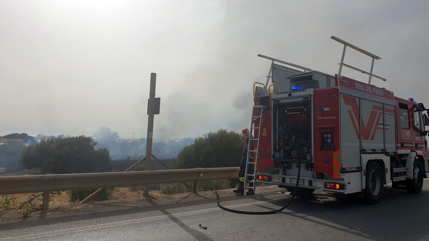  Primi incendi della stagione estiva: brucia il canneto a Torre di Mezzo