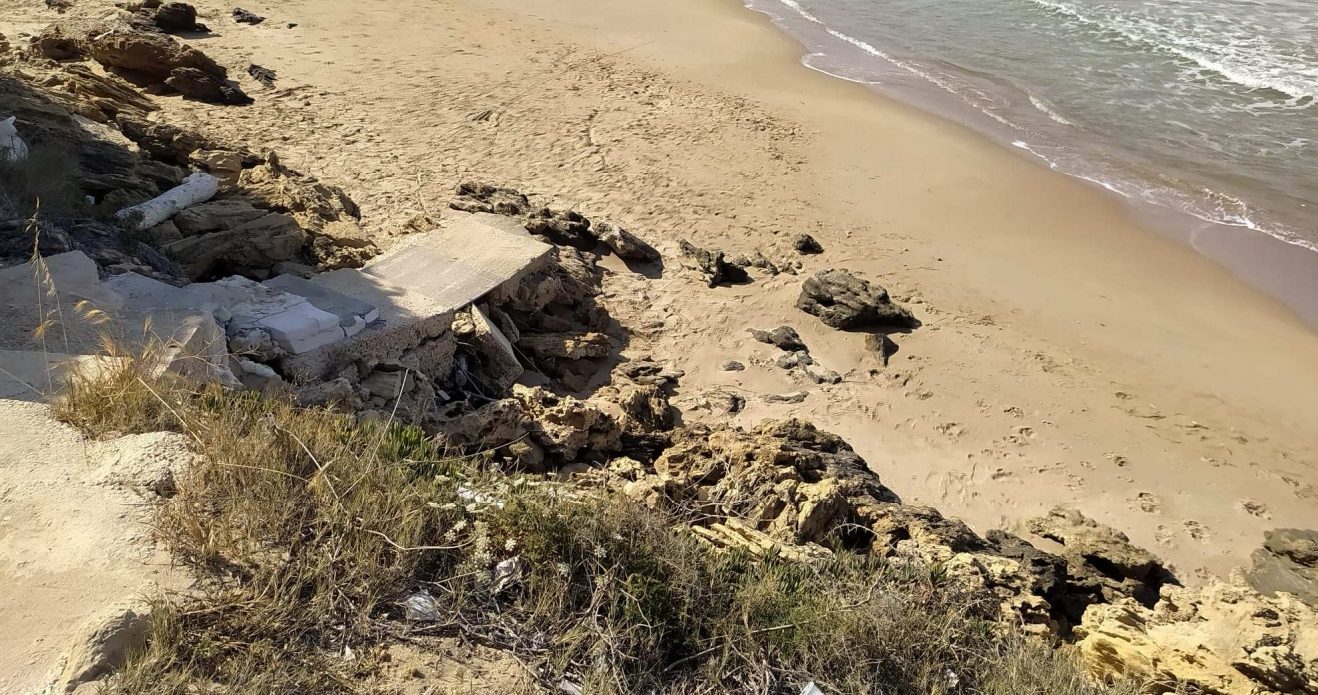  Una passerella per collegare il villaggio Cannitello e la spiaggia