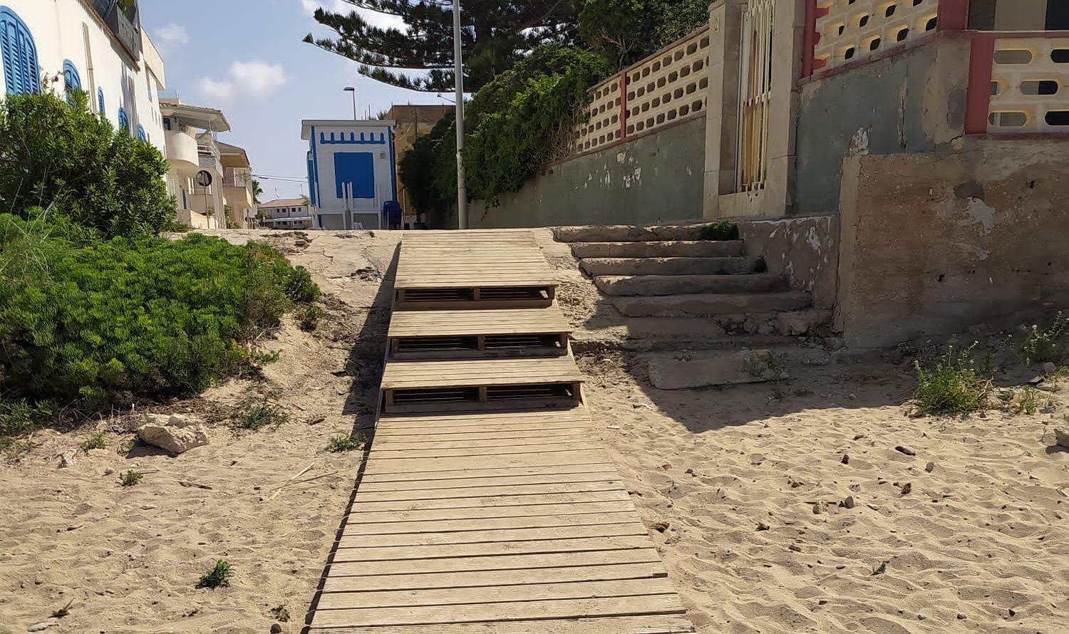  Sulle spiagge le prime passerelle. “Sarà un’estate di accoglienza”